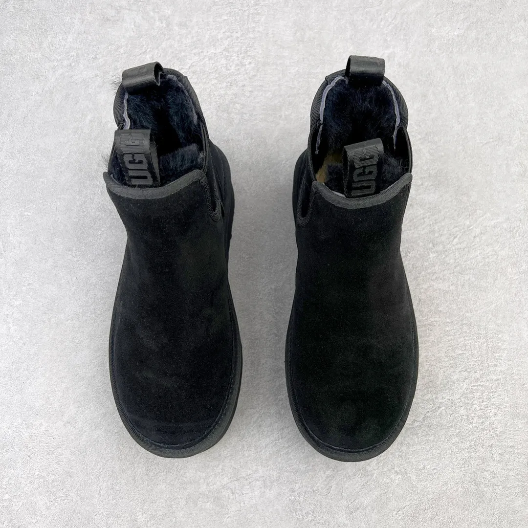 Pick up locally 💰600 UGG 4526 Chelsea thick-soled autumn and winter sheepskin and fur snow boots. All shoes are made from the same factory as ZP. Longfeng A-grade Australian imported sheepskin and fur women's boots. Brand OEM production line. Fully follow the ZP process. Original pattern maker of the OEM. Adhering to the principle of no original shoes and no development selection. Pay attention to every detail. The most authentic version on the market. TREADLITE "Light Wing" technology outsole. Lightweight/durable/flexible/pile size: 35 36 37 38 39 40 Coding: by3936030